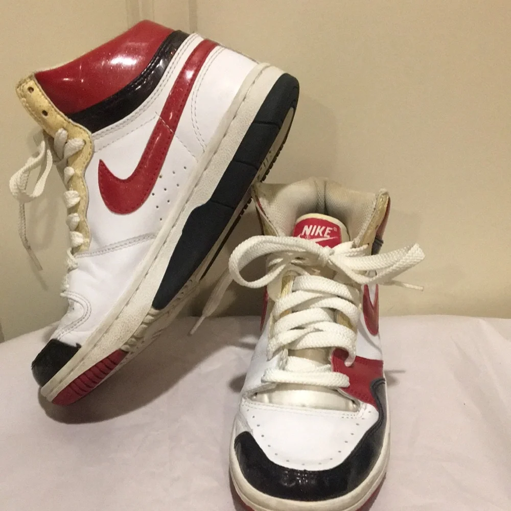 NIKE COURT FORCE women lace up Basketball High tops Sneakers 316117-161 size 7.5
